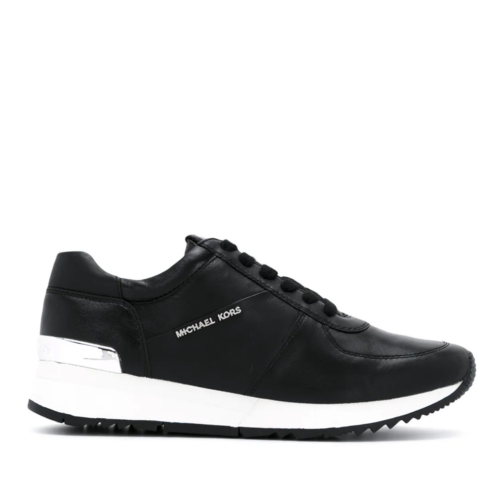 Michael Michael Kors
lace-up sneakers with logo